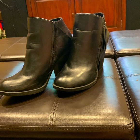 Black ankle bootie, 3 inch heel, size 9 - Picture 1 of 9